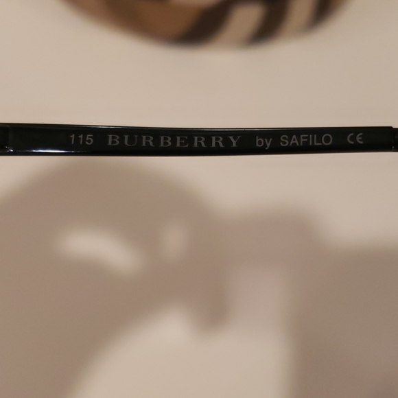 Burberry Sunglasses with case - Picture 3 of 3